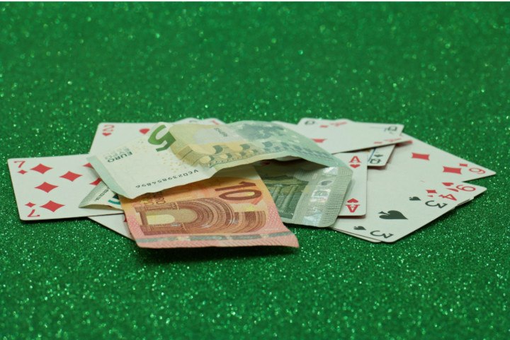 Money and playing cards, which are digitally used on no verification betting sites